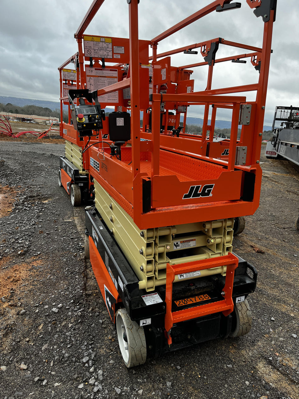 2022 JLG ES1932
