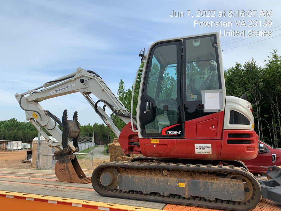 2021 TAKEUCHI TB250-2C