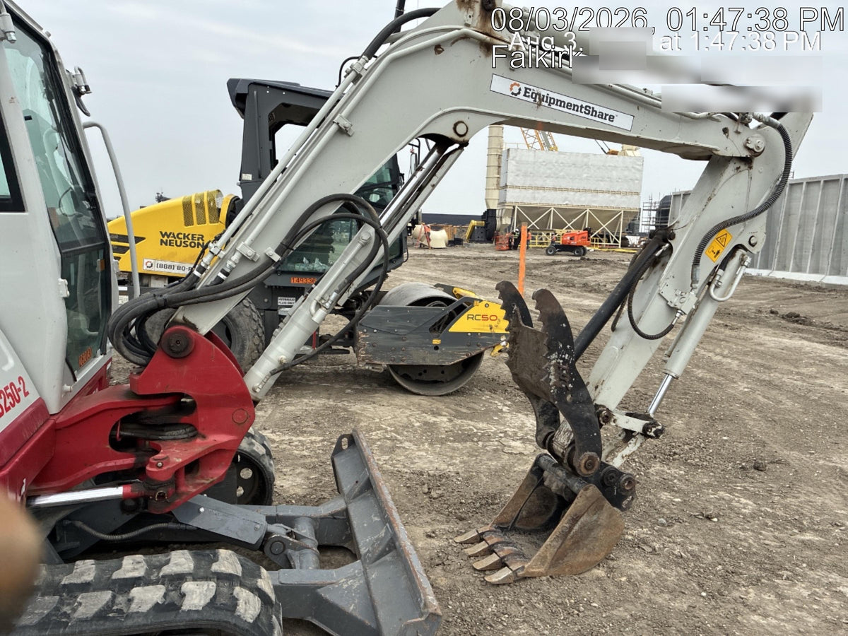 2022 TAKEUCHI TB250-2CR