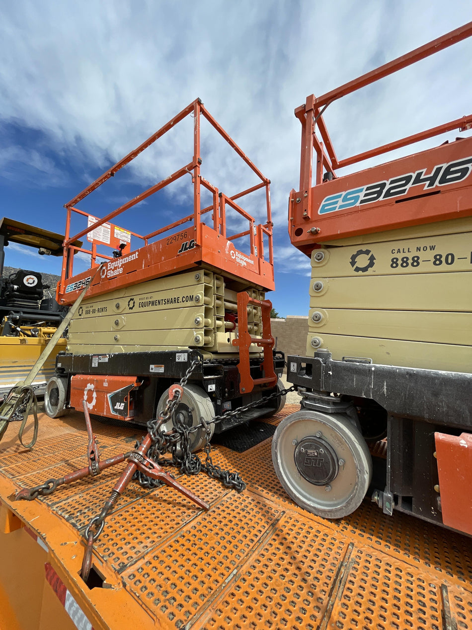 2022 JLG ES3246