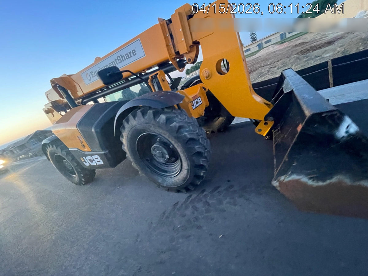 2022 JLG 1001100823