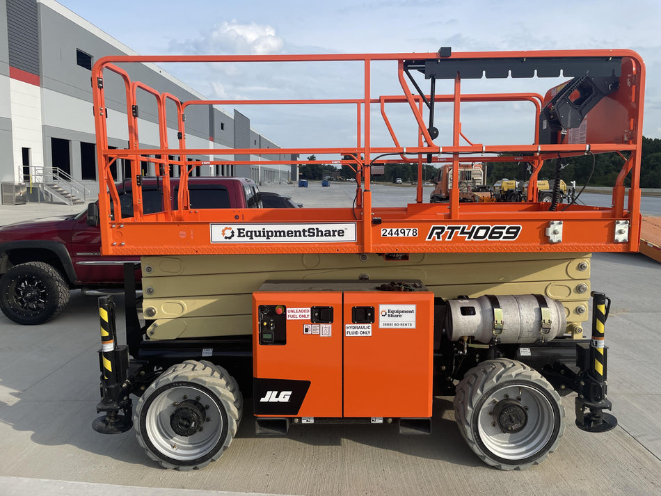 2022 JLG RT4069