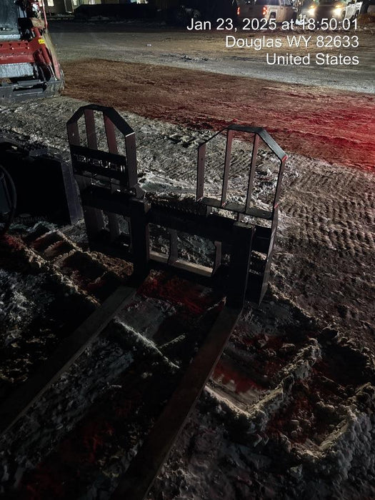 2022 TAKEUCHI 48" Pallet Forks - Takeuchi