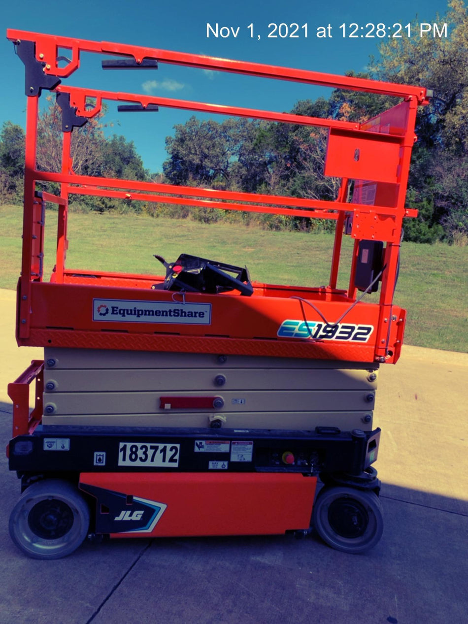 2021 JLG ES1932