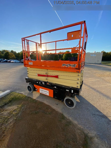 2023 JLG R4045