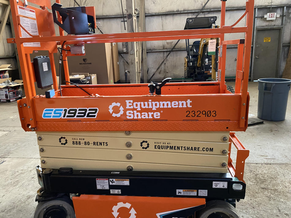 2022 JLG ES1932