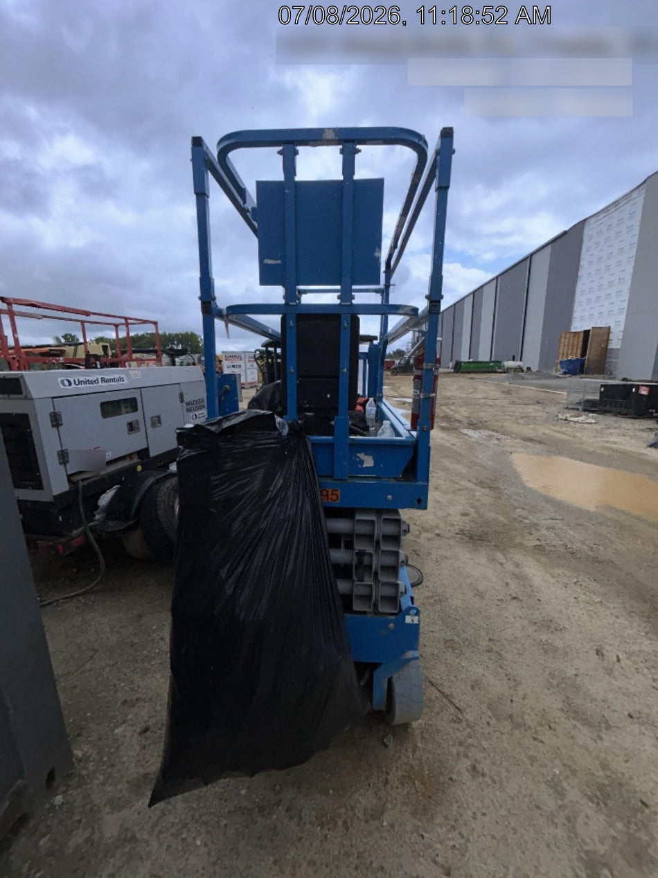 2019 Genie GS-2632 Folding rails with half height swing gate