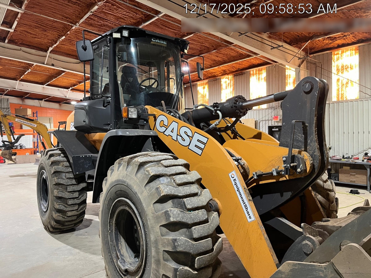 2023 CASE 821G