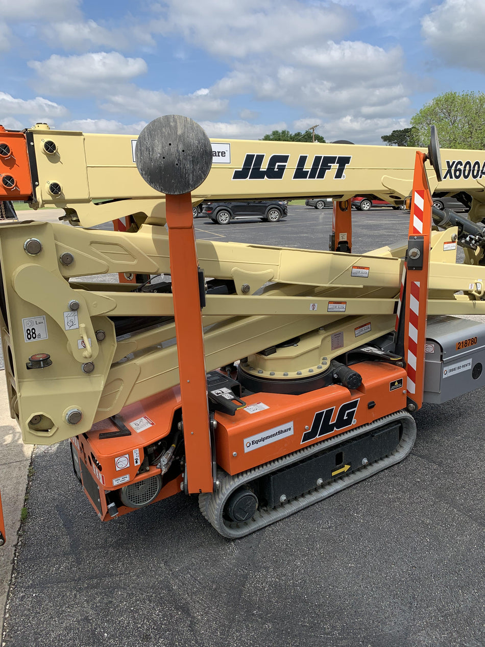 2022 JLG X600AJ