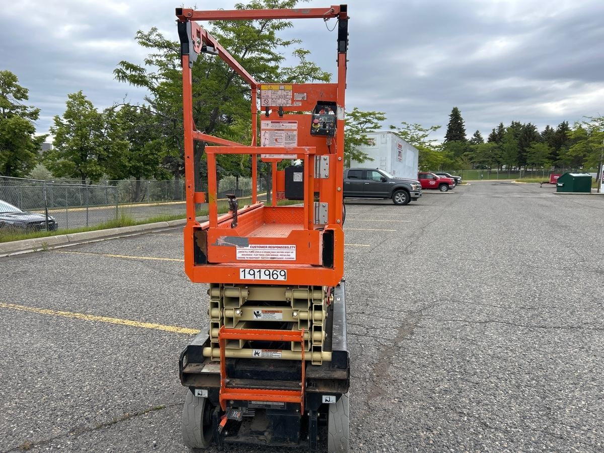 2021 JLG ES1932