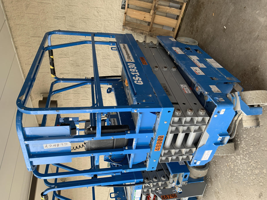 2019 Genie GS-1930 Fixed Rails with Chain Entry