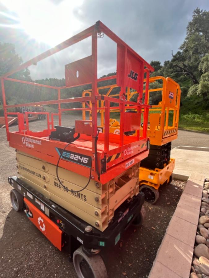 2025 JLG ES3246