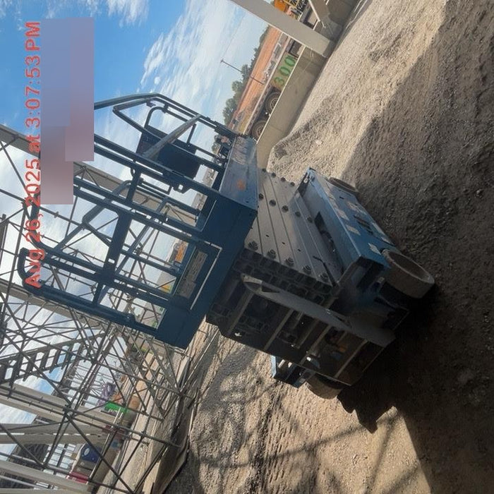 2019 Genie GS-4047 Folding rails with half height swing gate