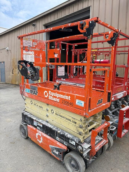 2022 JLG ES1932