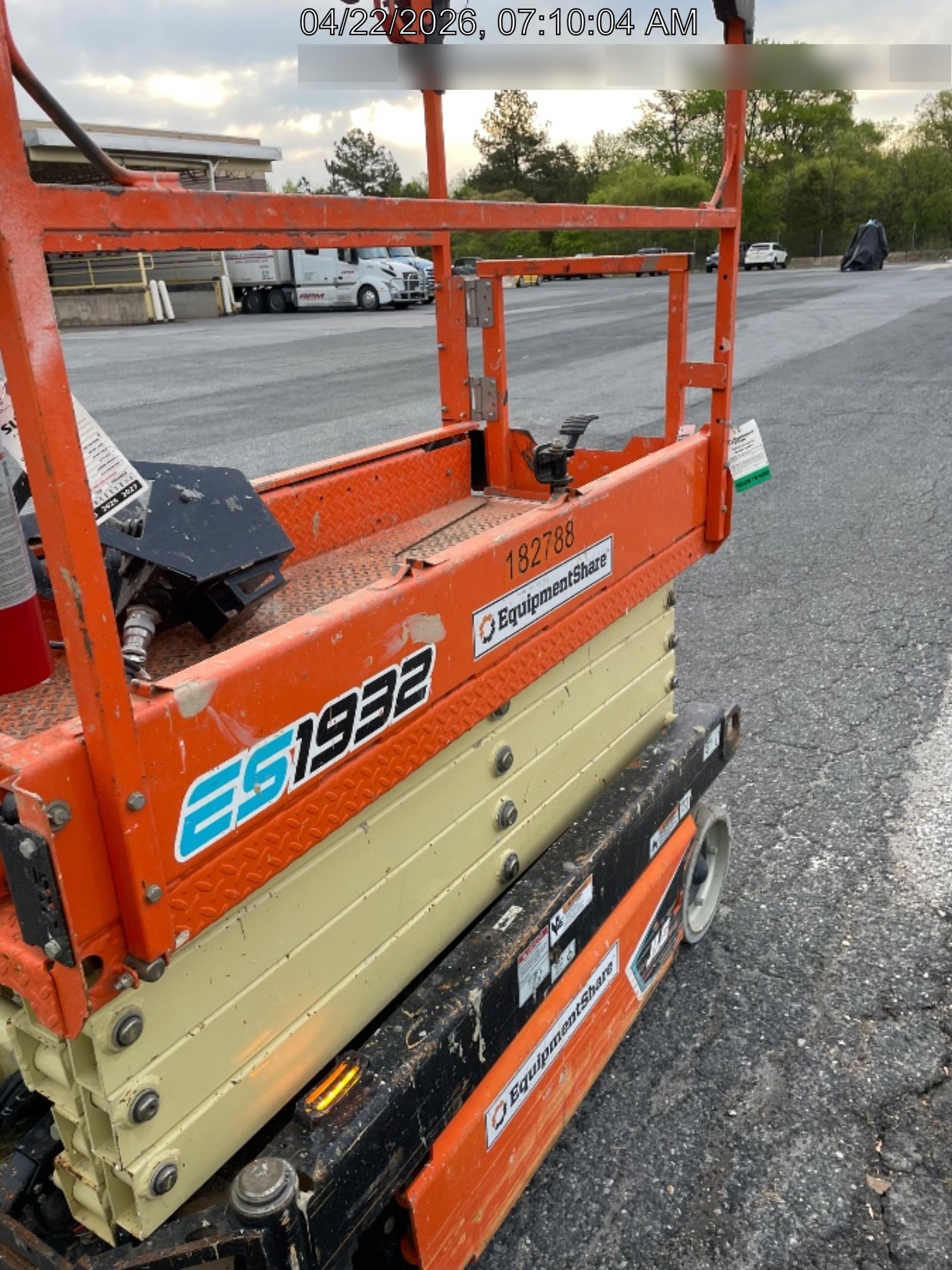 2021 JLG ES1932