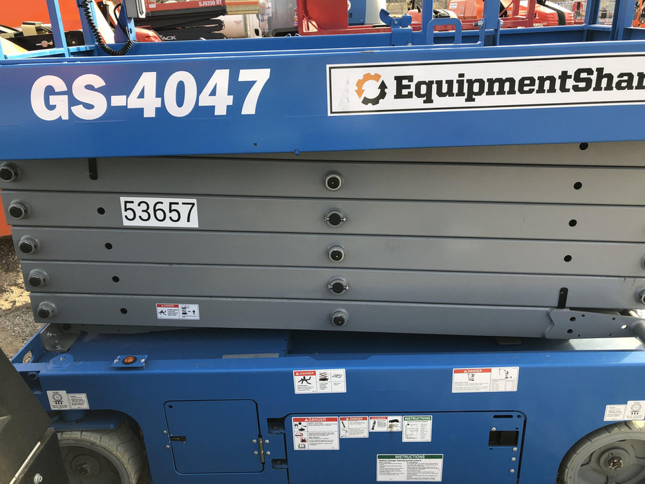 2019 Genie GS-4047 Folding rails with half height swing gate