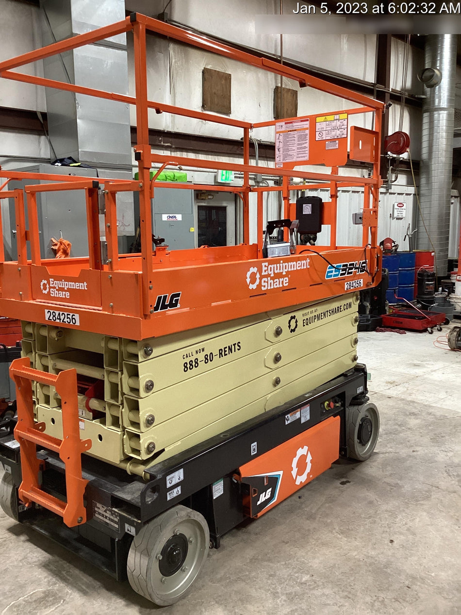 2022 JLG ES3246