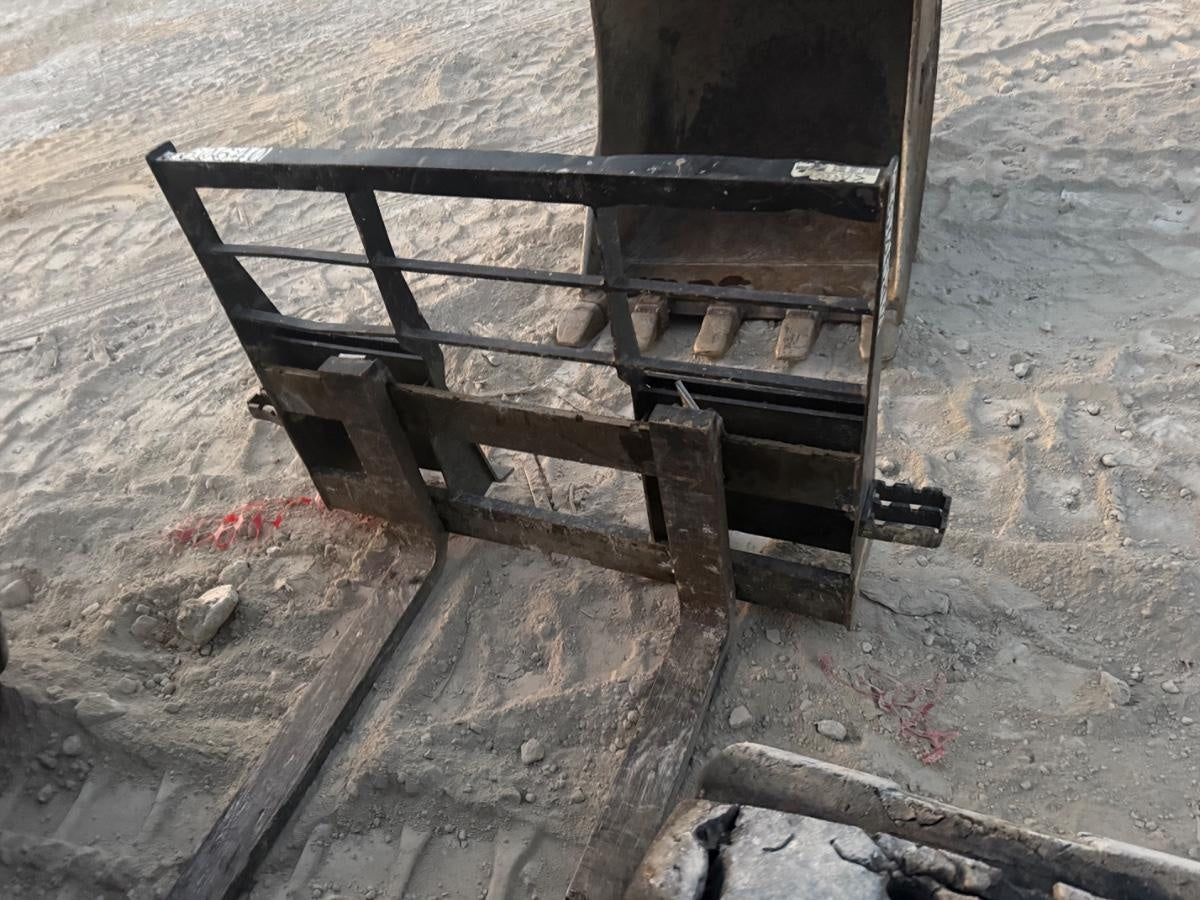 2022 ARROW MATERIAL HANDLING 48" Pallet Forks - Arrow