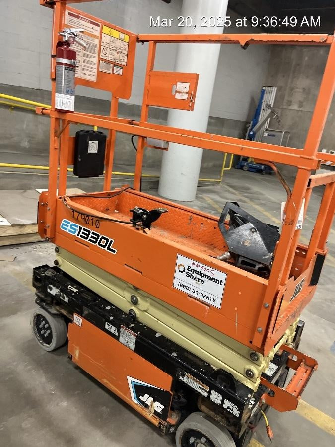 2021 JLG ES1330L