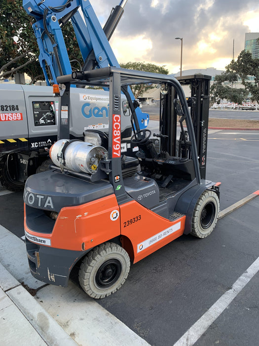 2022 TOYOTA 8FGU25 LP w/ Scale