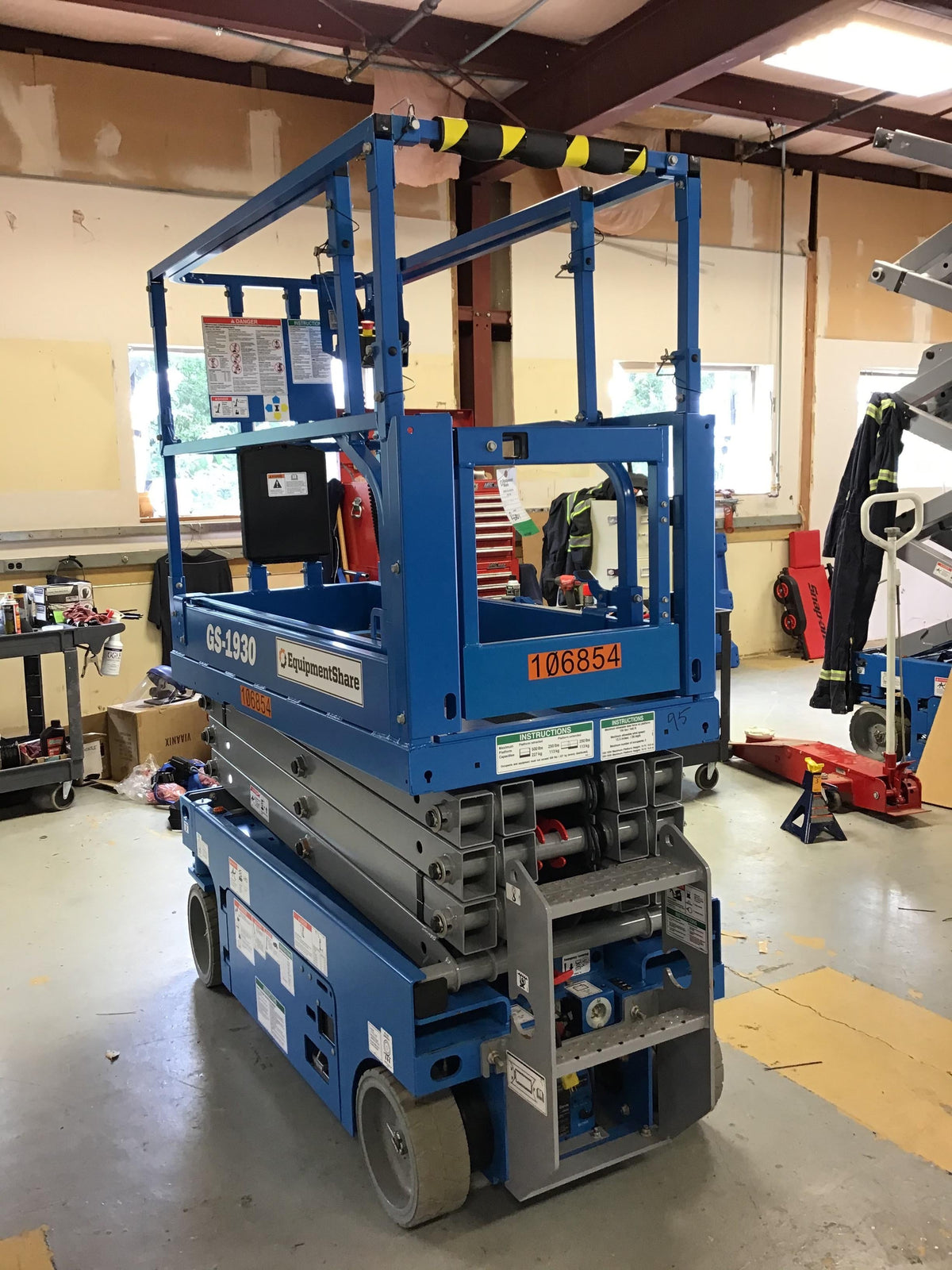 2020 Genie GS-1930 Solid Non Marking Tires, Beacon, Folding rails with half height swing gate, 800W Inverter
