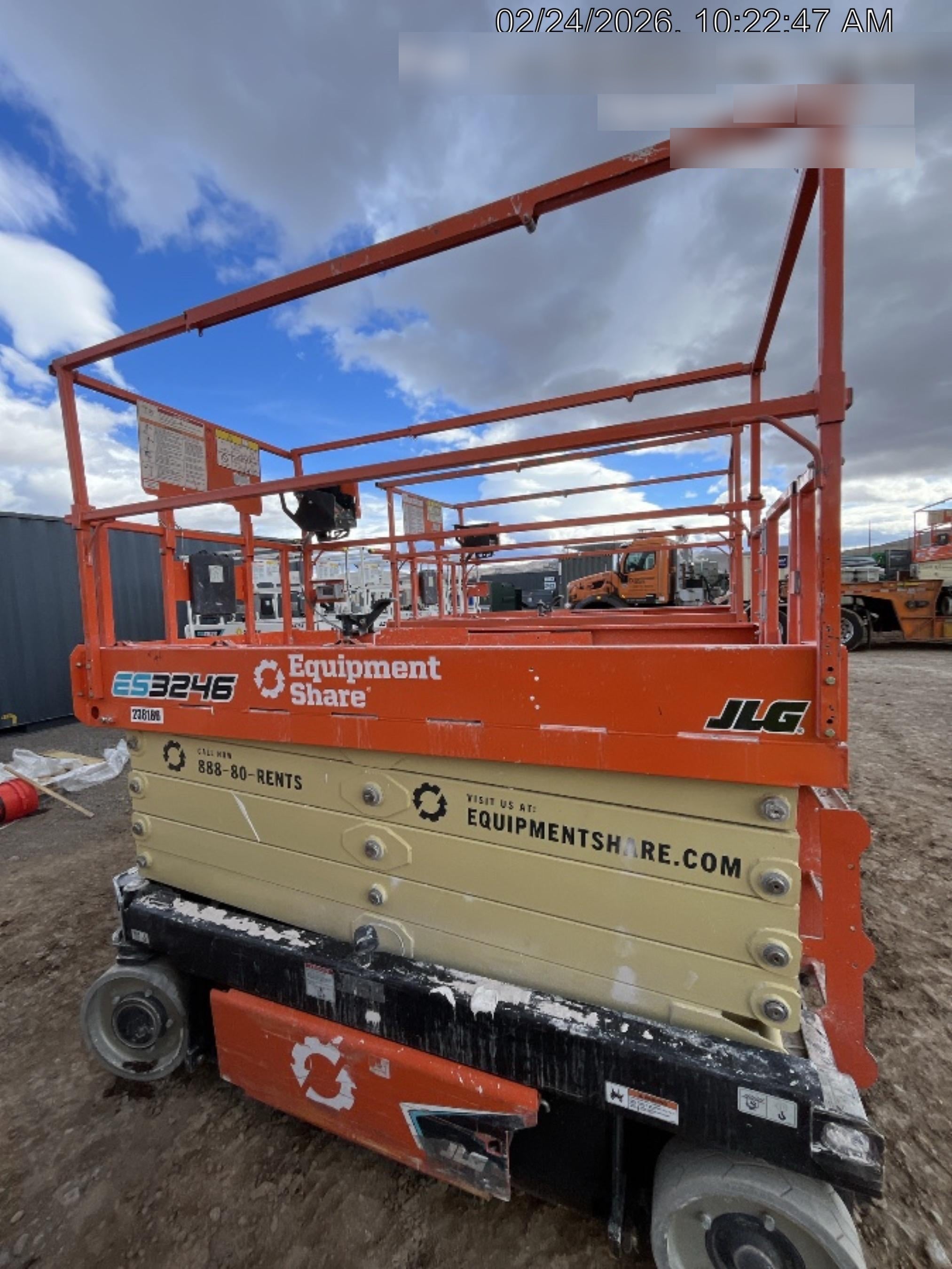 2022 JLG ES3246