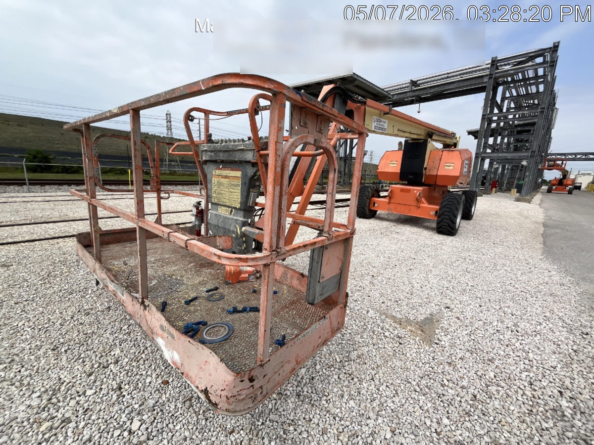 2020 JLG 800AJ
