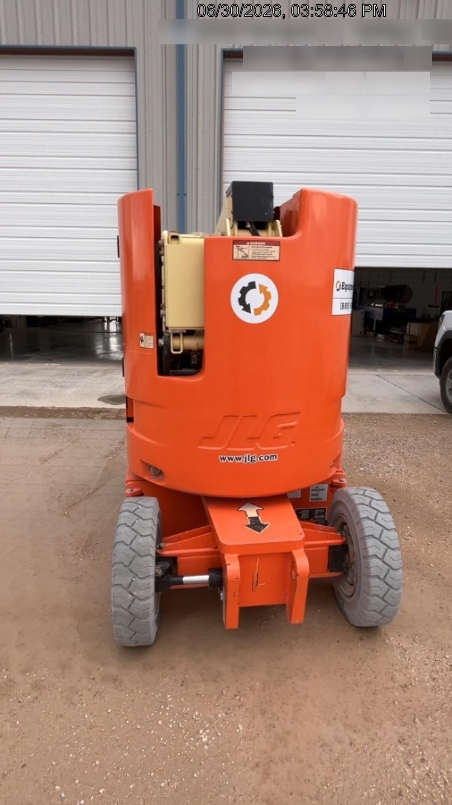 2020 JLG E300AJP