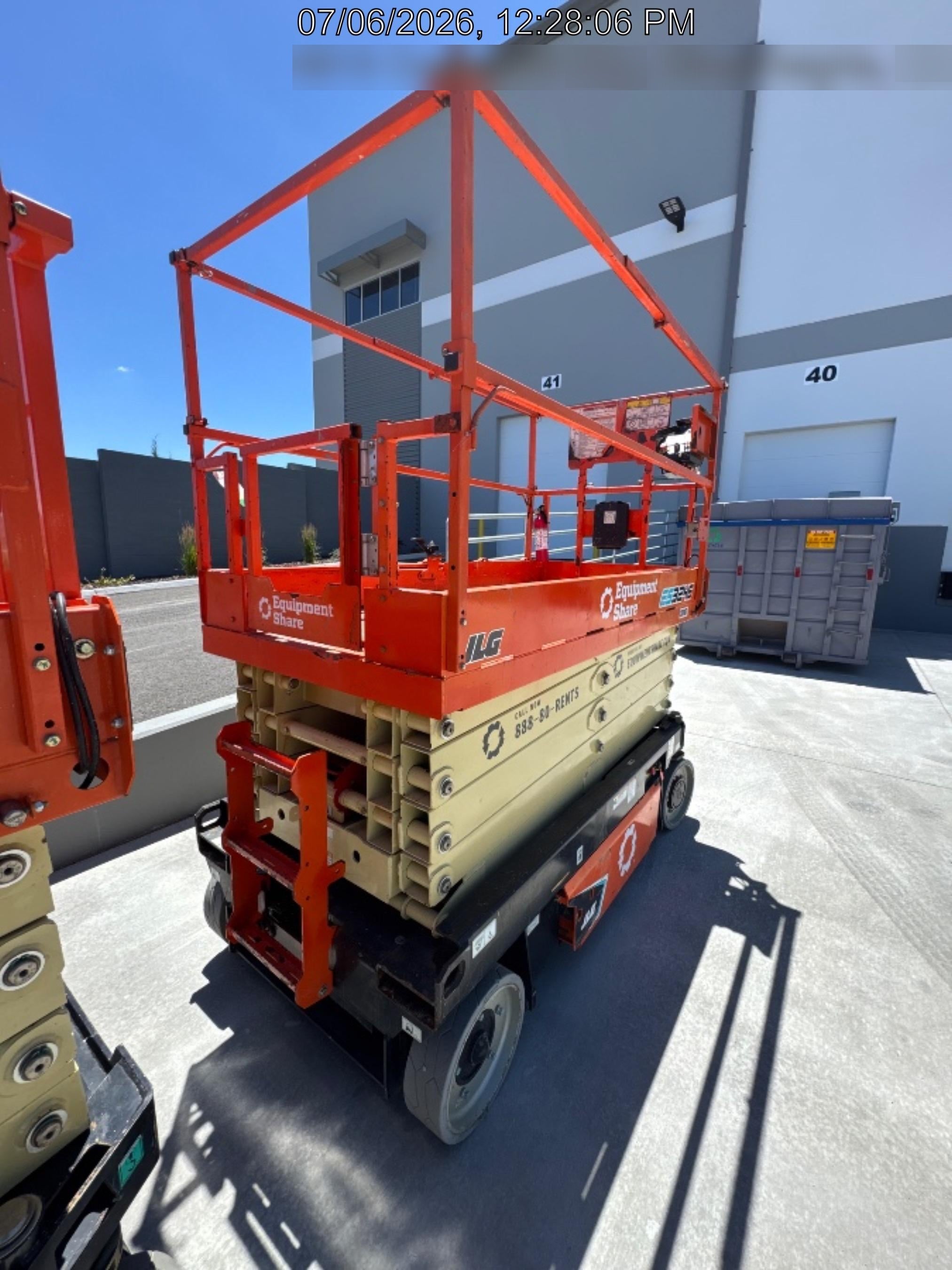 2022 JLG ES3246