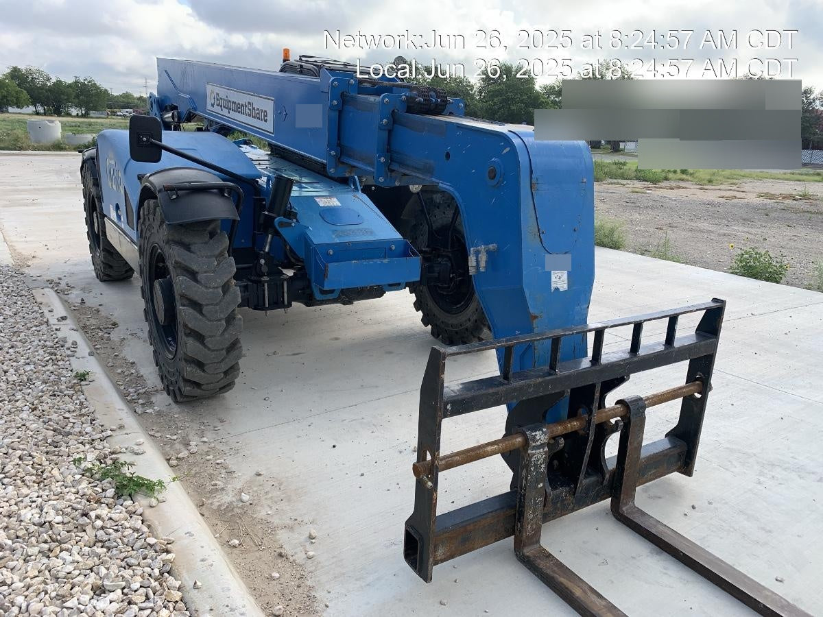 2018 Genie GTH-844 Genie GTH-844 w/Enclosed Cab w/HVAC, Work Lights, Solid Tires, Beacon, 60" Carriage and Forks