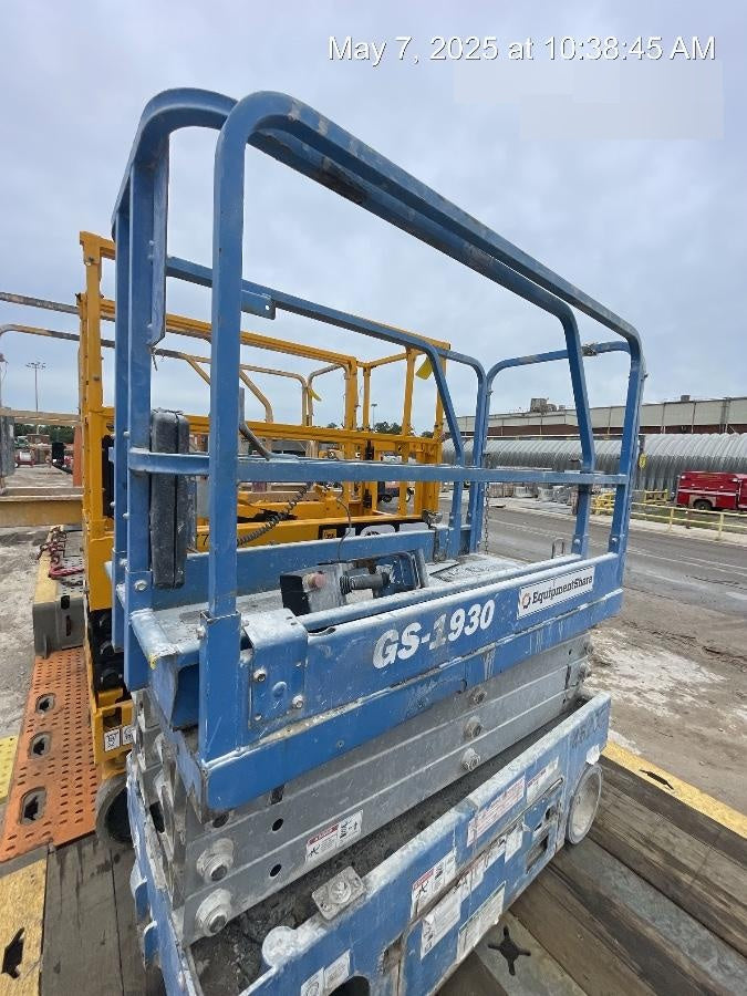 2019 Genie GS-1930 Fixed rails with chain Entry