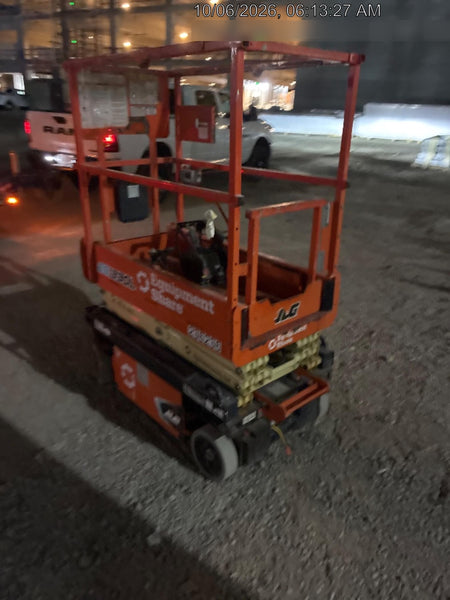 2022 JLG ES1330L