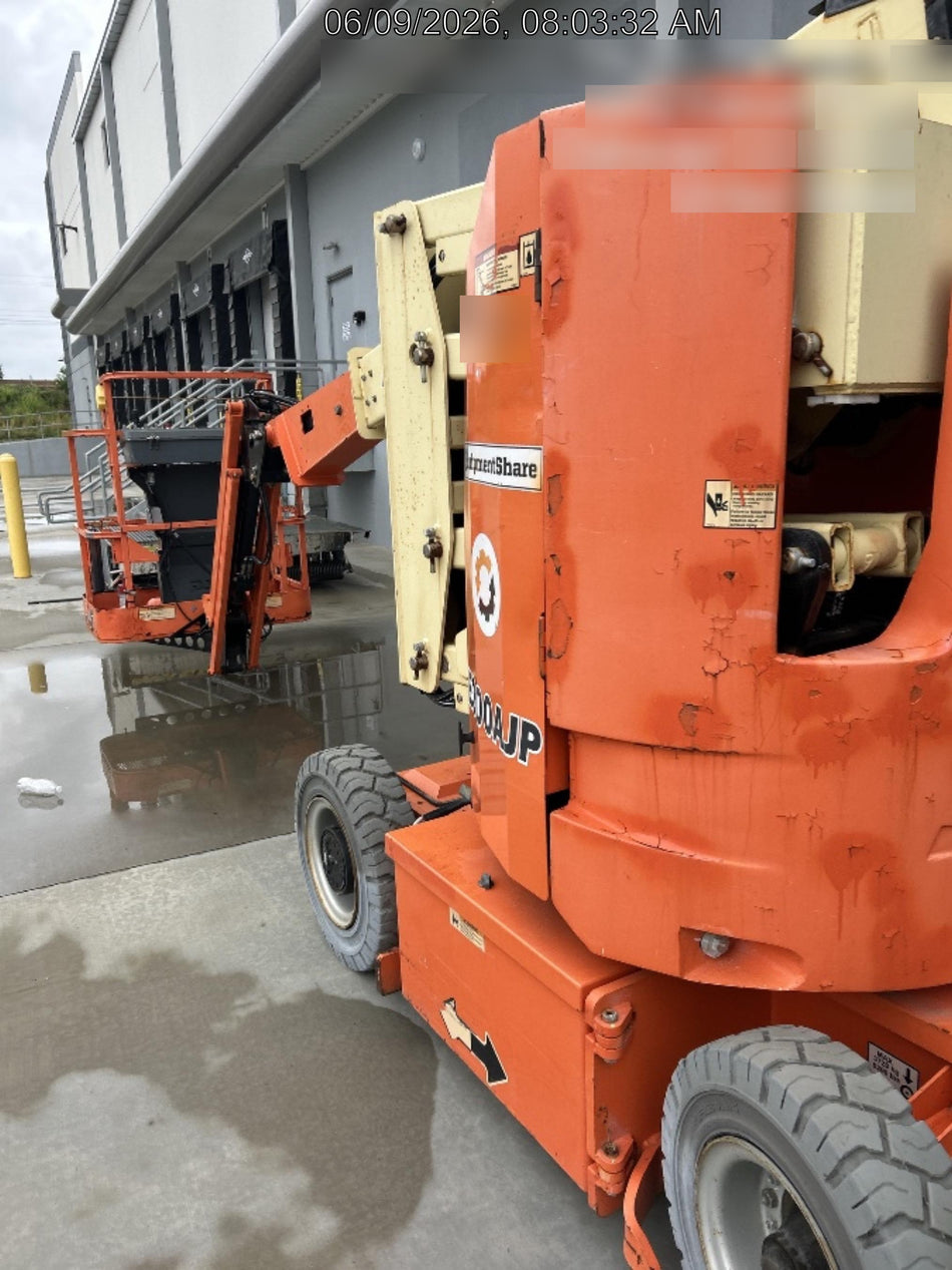 2019 JLG E300AJP