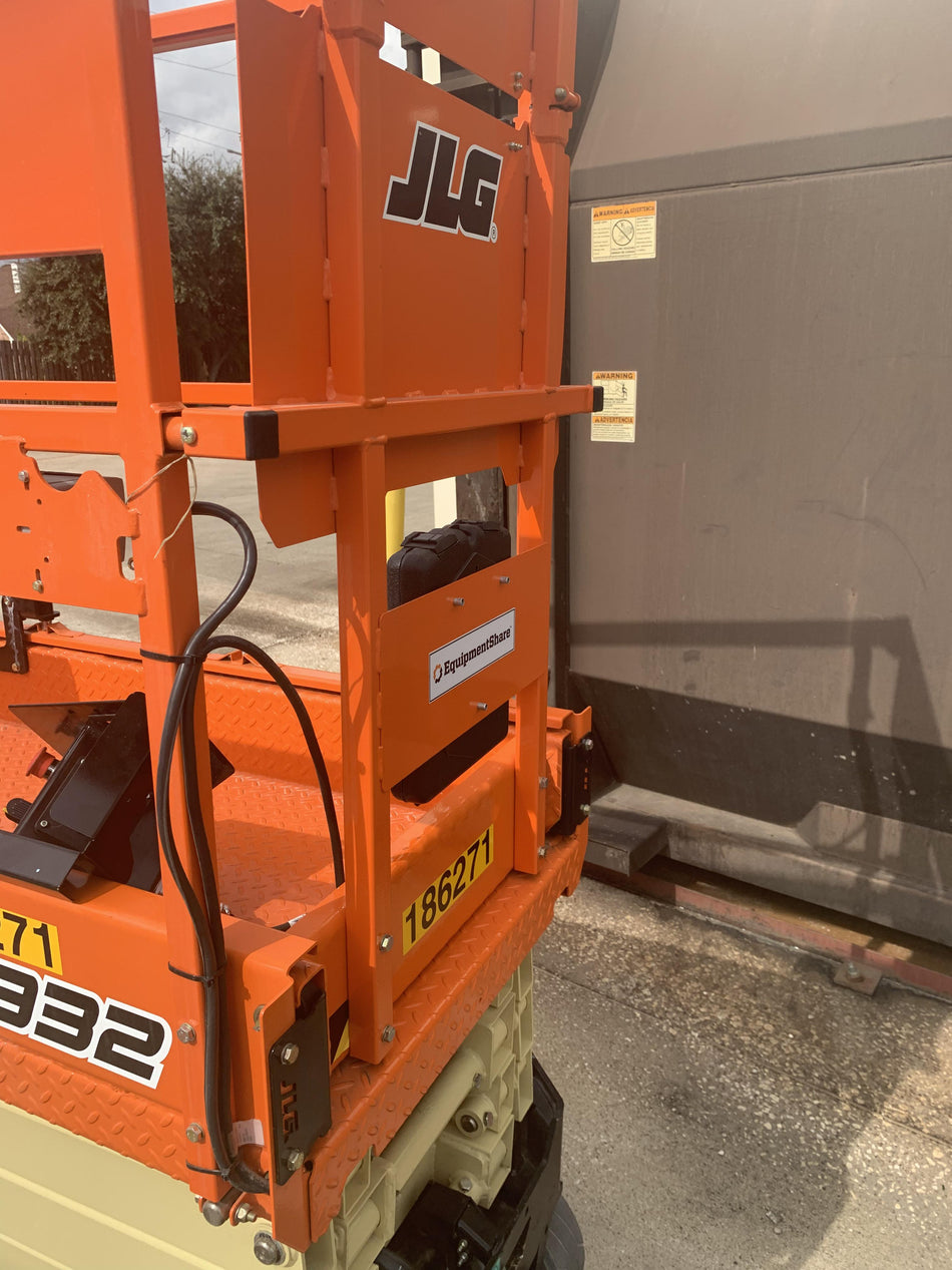 2021 JLG ES1932