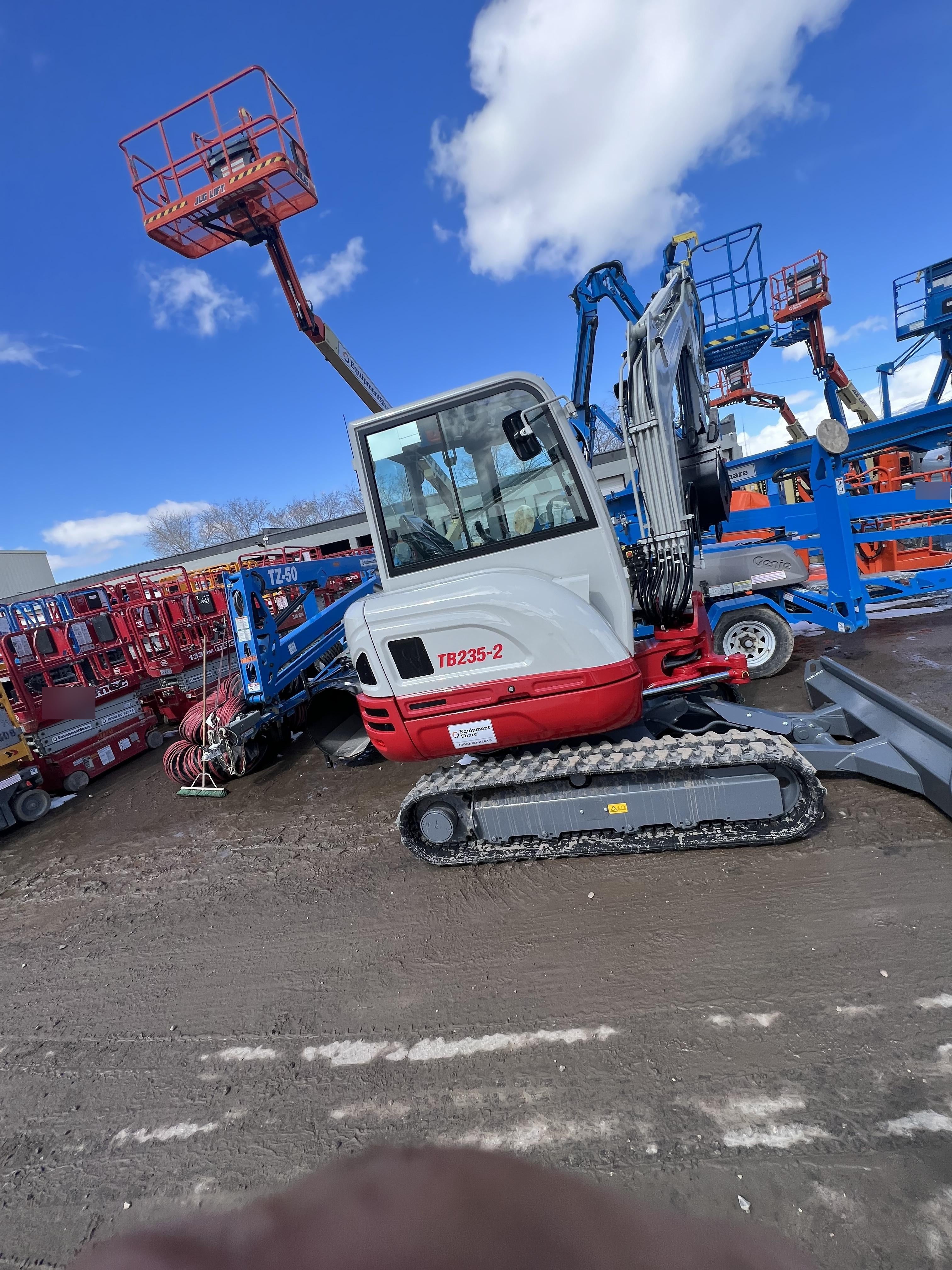 2023 TAKEUCHI TB235-2CR