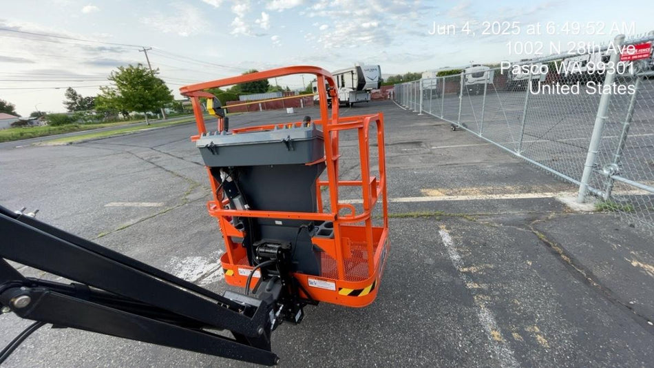 2025 JLG E300AJP