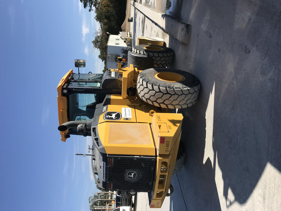 2019 John Deere 524L Cab/Heat/AIR, 3rd Function Hydraulics, Hydraulic JRB QC 2.75 Yd. Bucket, 60" Carriage/72" Forks