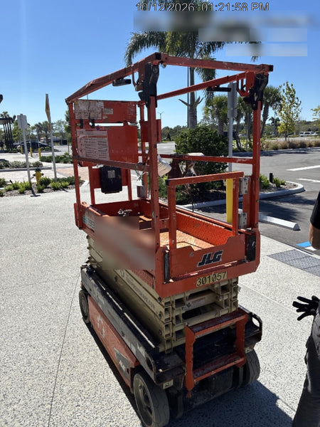 2023 JLG ES1932