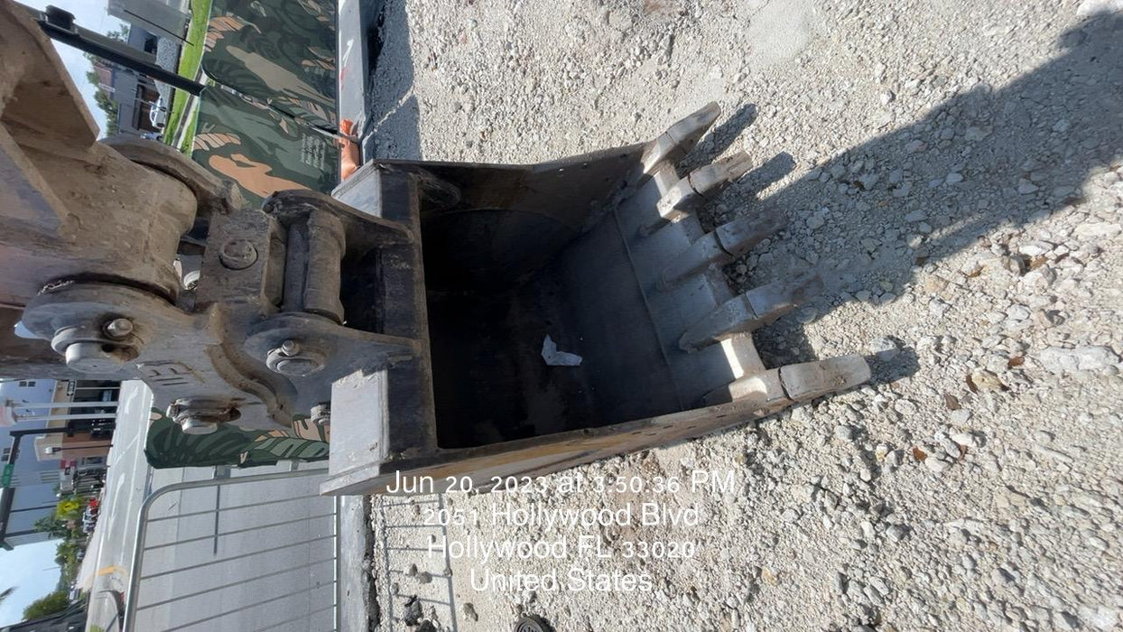 2015 CASE 42" Bucket - Case