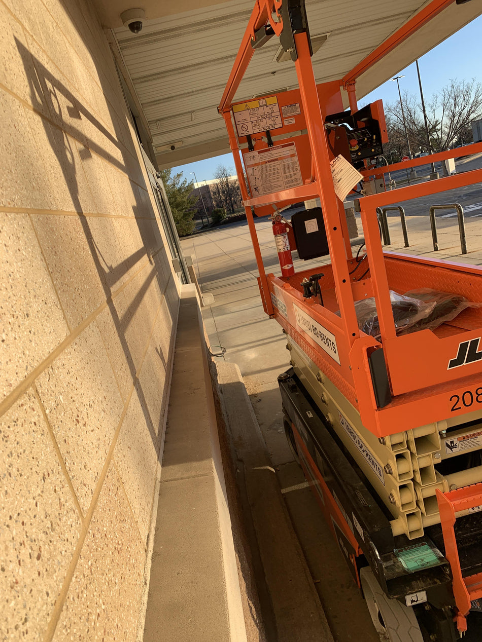 2022 JLG ES1932
