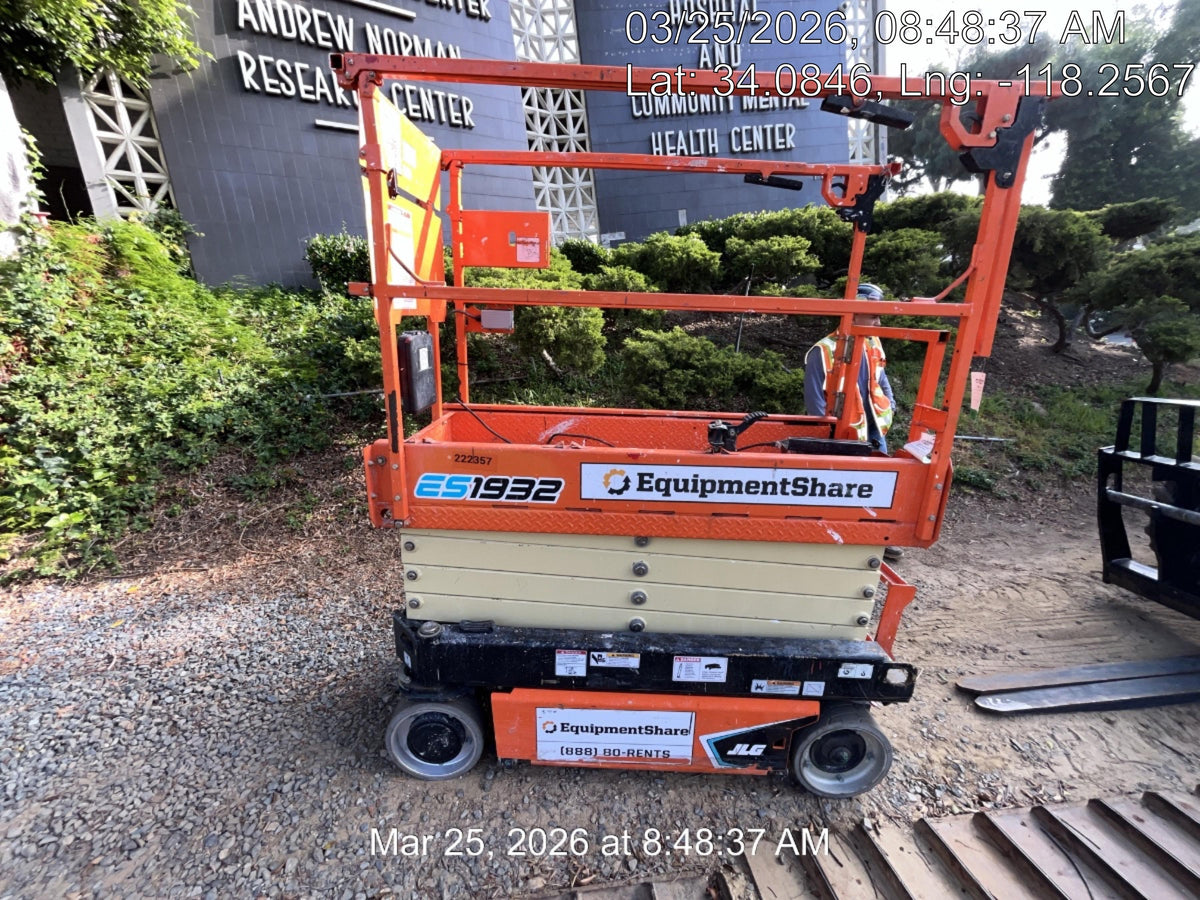 2022 JLG ES1932