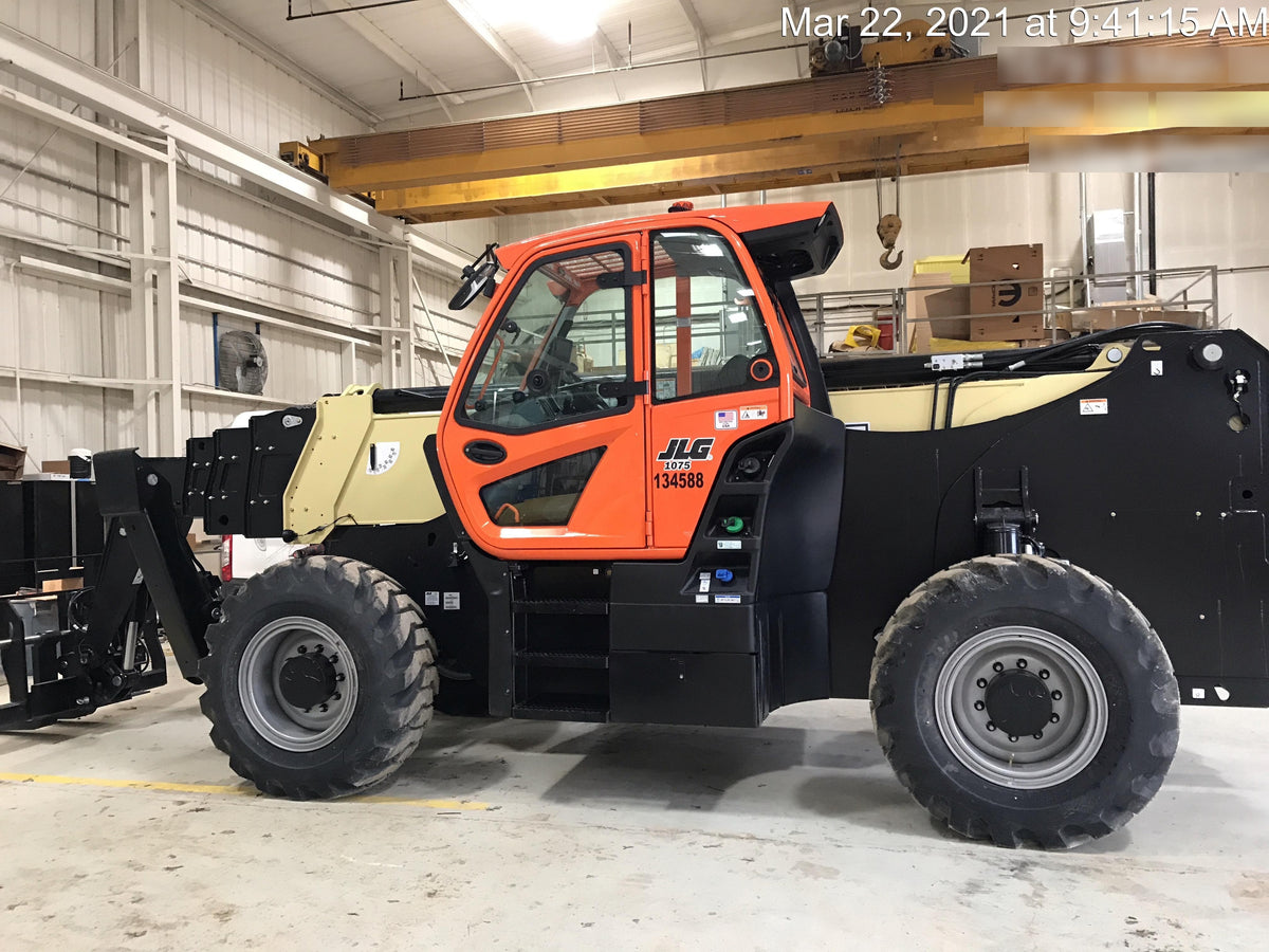 2021 JLG 1075