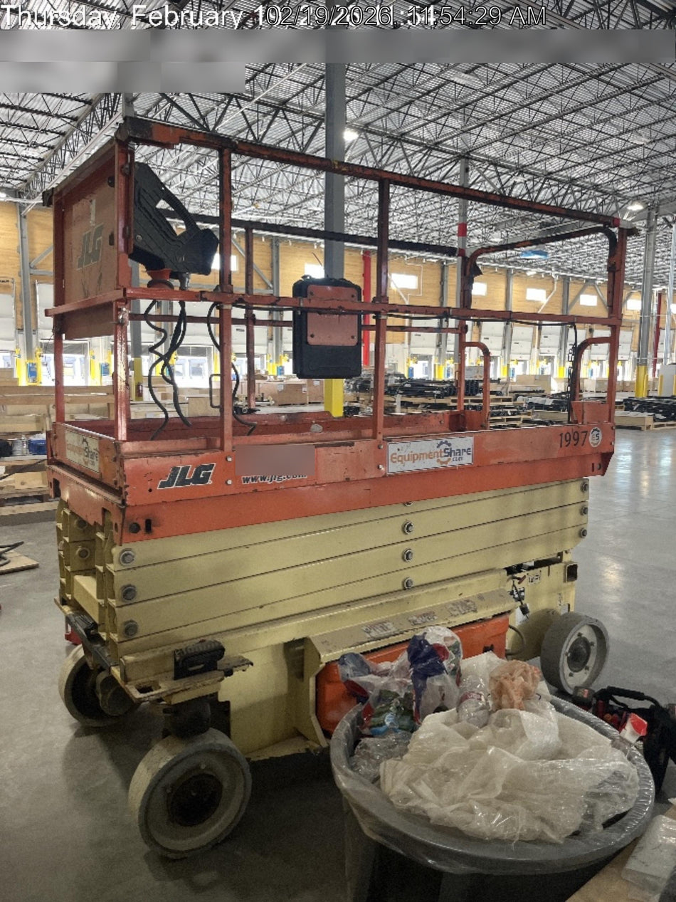 2016 JLG 3246ES