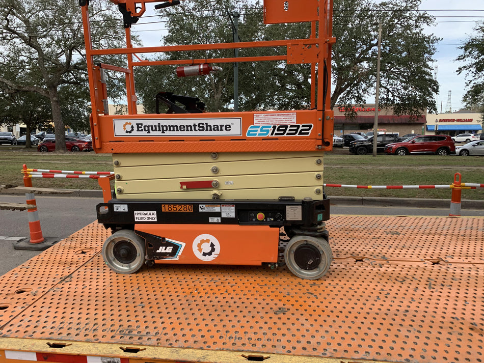 2021 JLG ES1932