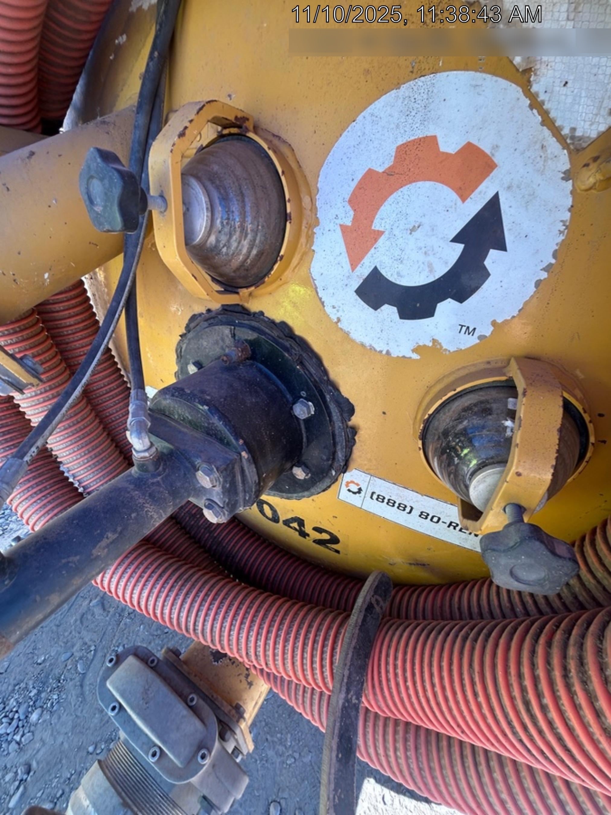 2021 Vac-Tron LP573XDT T4 Koehler Diesel Engine, 500 Gallon Debris Tank, x2 100 Gallon Water Tanks