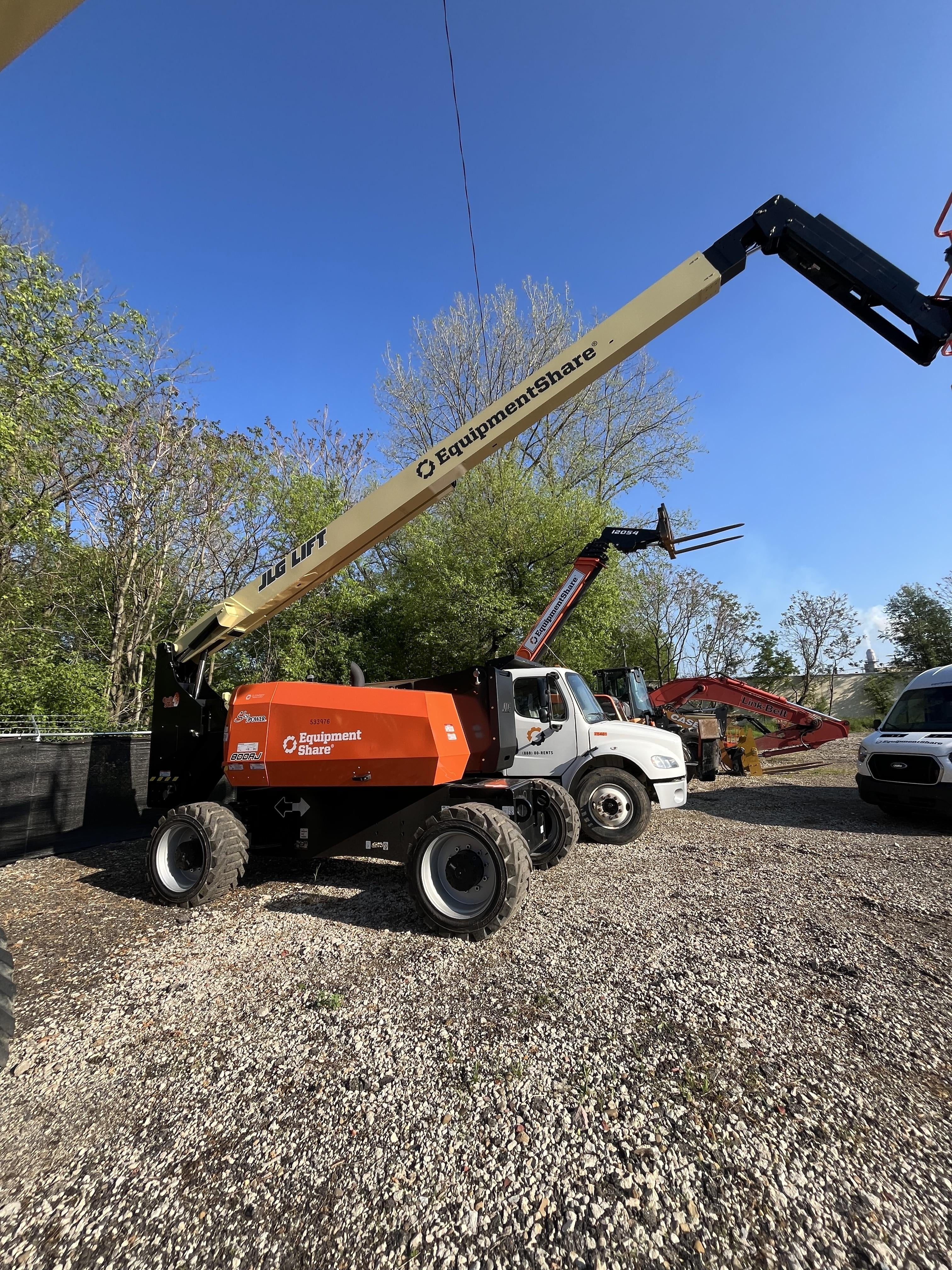2025 JLG 800AJ