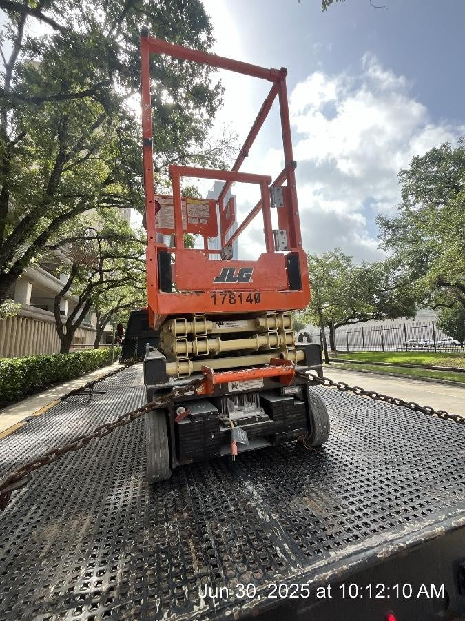 2021 JLG ES1330L
