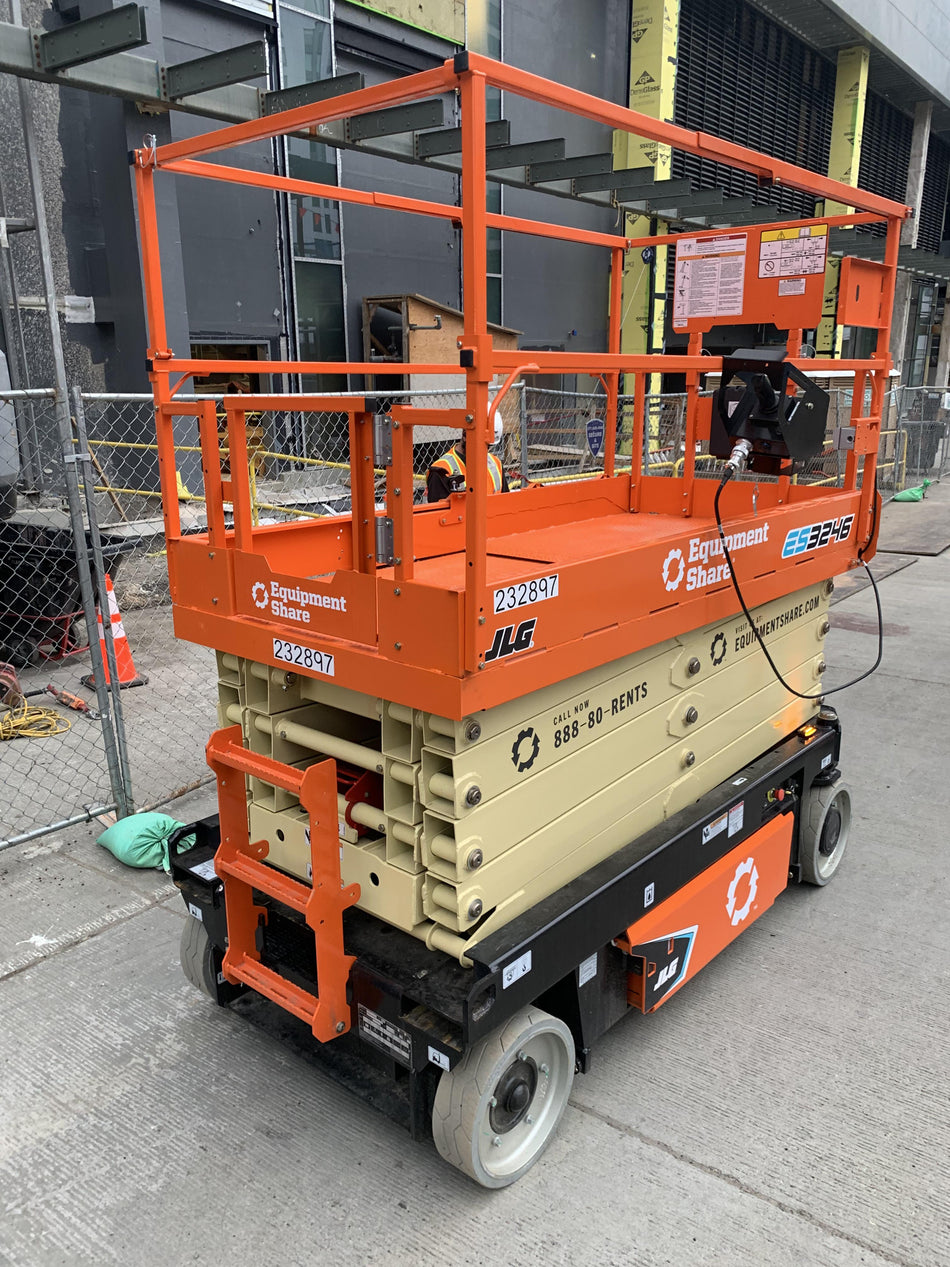 2022 JLG ES3246