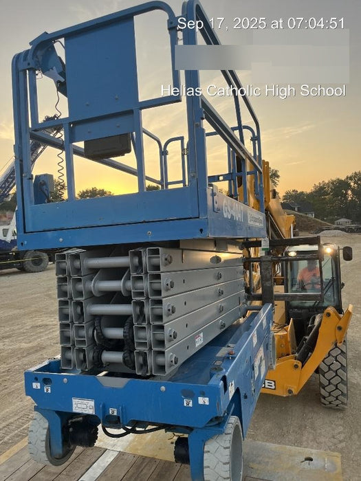 2019 Genie GS-4047 Folding rails with half height swing gate