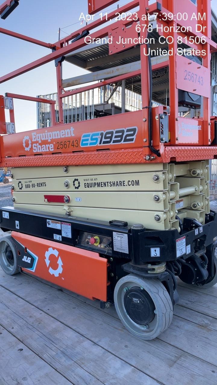 2022 JLG ES1932